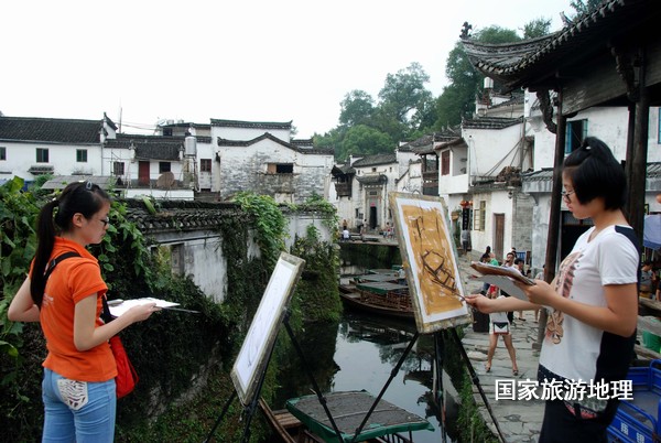 　　9月13日，座落在婺源縣秋口鎮(zhèn)李坑村“小橋、流水、人家”創(chuàng)作寫生基地的李坑章文灑店農(nóng)家樂。