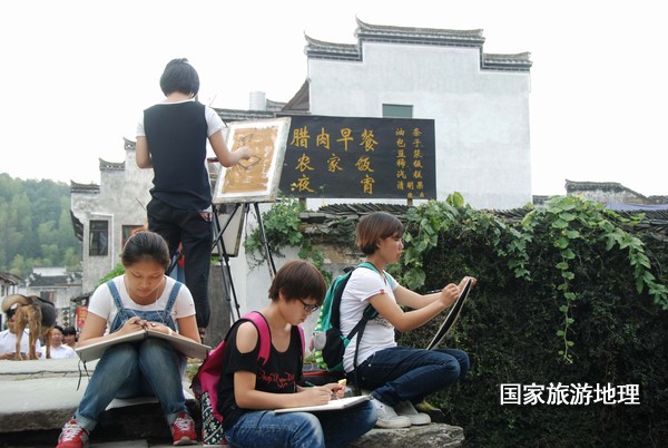 　　9月13日，座落在婺源縣秋口鎮(zhèn)李坑村“小橋、流水、人家”創(chuàng)作寫生基地的李坑章文灑店農(nóng)家樂。