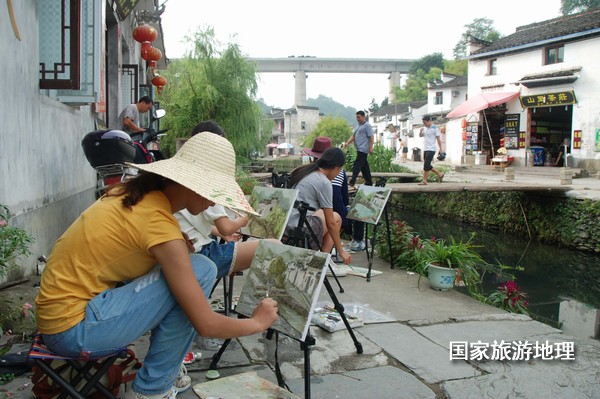 　　9月13日，座落在婺源縣秋口鎮(zhèn)李坑村“小橋、流水、人家”創(chuàng)作寫生基地的李坑章文灑店農(nóng)家樂。