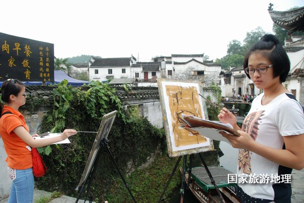 　　9月13日，座落在婺源縣秋口鎮(zhèn)李坑村“小橋、流水、人家”創(chuàng)作寫生基地的李坑章文灑店農(nóng)家樂。