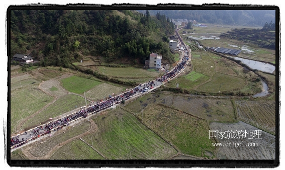 1700桌合攏宴，總長3.7公里，10380人同桌就餐，創(chuàng)歷史之最