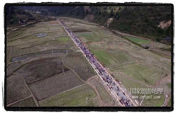 1700桌合攏宴，總長3.7公里，10380人同桌就餐，創(chuàng)歷史之最